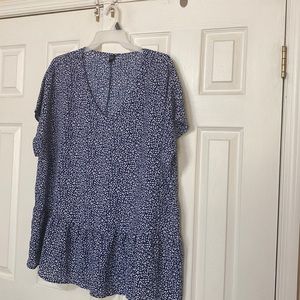 Emery Rose plus size women’s blouse with ruffle bottom hem; size: 4X